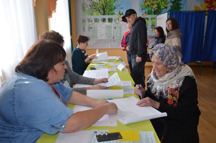 Старейшая жительница Агрыза проголосовала, лично посетив избирательный участок