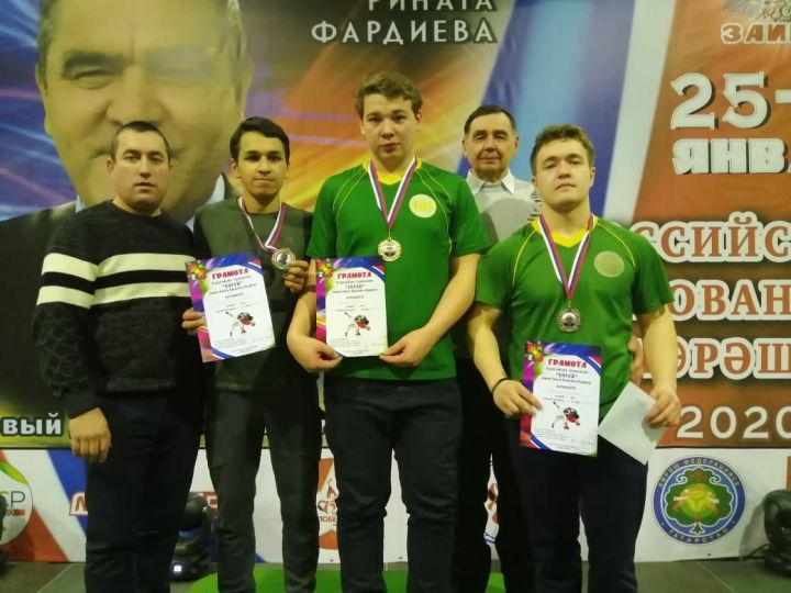 Агрызские борцы приехали победителями со Всероссийских соревнований