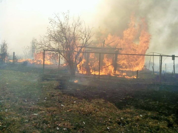 Огонь охватил&nbsp;16 домов в двух селах