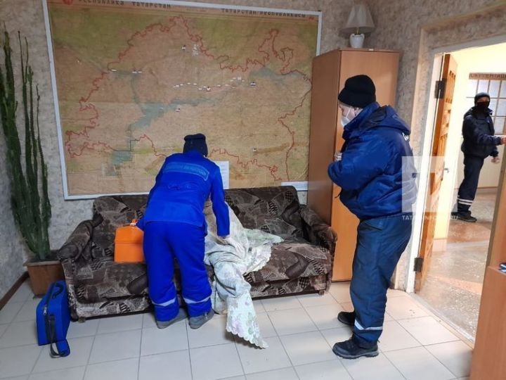 В Татарстане спасли 79-летнюю женщину, которая мерзла на обочине в тонком халате