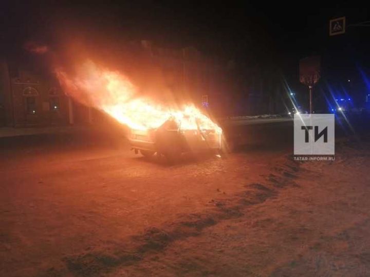 Двое пьяных мужчин зарезали таксиста и сожгли авто