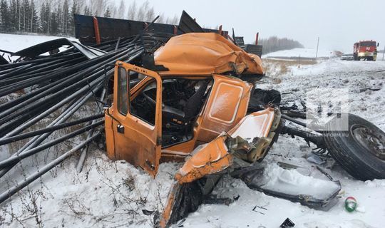 В Татарстане при столкновении двух большегрузов погиб один человек