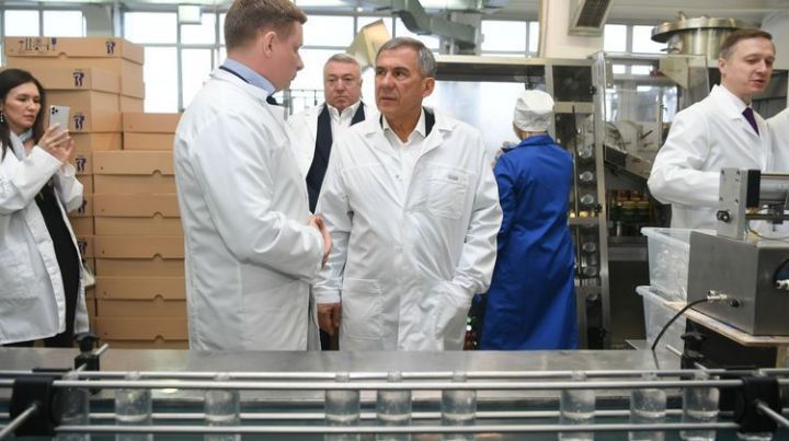 Президент Татарстана объезжает больницы для проверки количества койко-мест