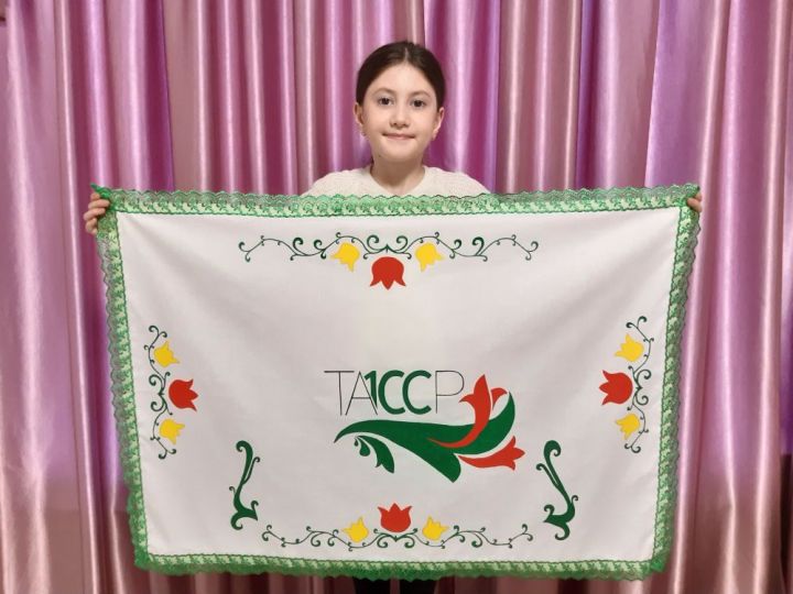 Школьница из Агрызского района приготовила оригинальный подарок к 100-летию ТАССР