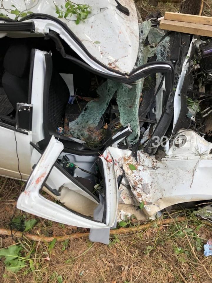 В Татарстане авто в аварии превратилось в груду металла, но водитель чудом остался жив