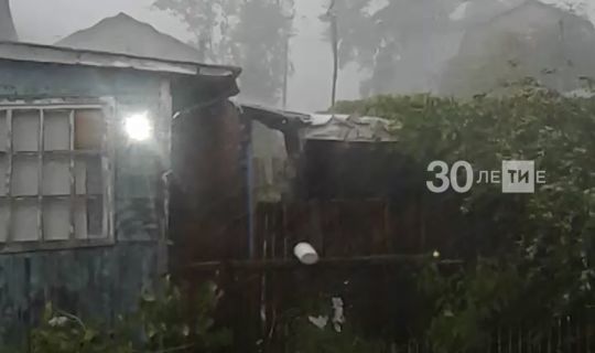 Видео града и ураганного ветра появилось в сети