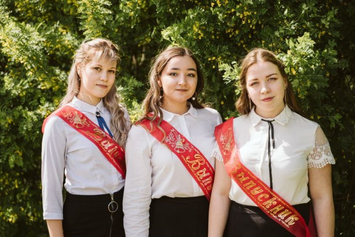 Иж-Бобьинскую школу окончили всего три ученицы