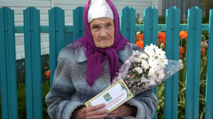 Ветеран тыла Галима Гараева из Агрыза отметила свой 90-летний юбилей