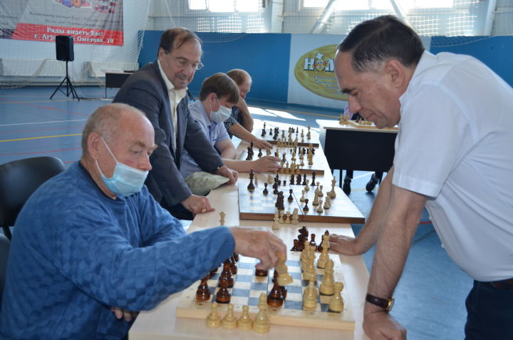Иннополиста шахмат буенча тренер булып эшләүче якташыбыз Ленар Мурзин - 37 илдә узган турнирлар җиңүчесе
