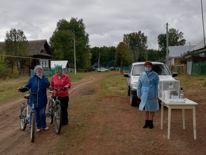 Жительницы деревни Татарская Чильча приехали голосовать на велосипедах