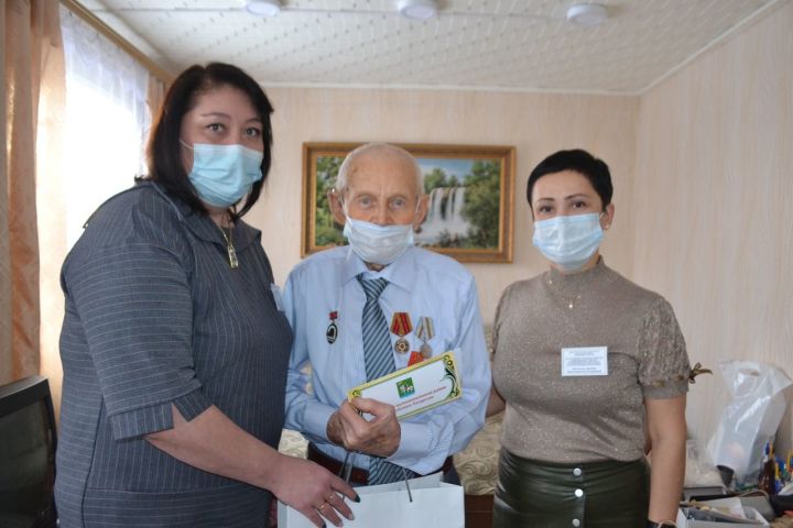 Мансуру Аминеву, проживающему в Агрызе, исполнилось 90 лет