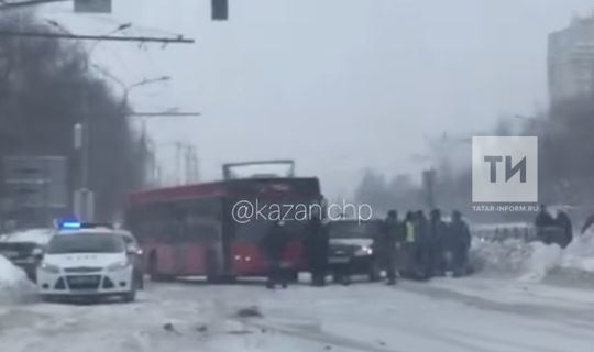 Массовое ДТП в Татарстане: автобус снес несколько автомобилей