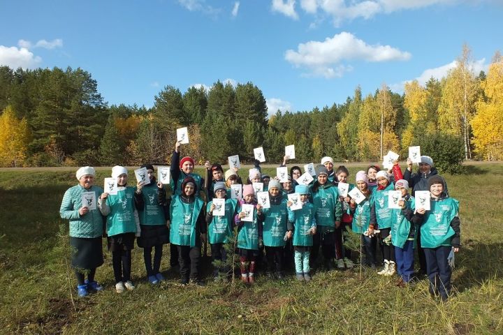 Юные эко-активисты Агрызского района приняли участие в акции «Посади дерево»
