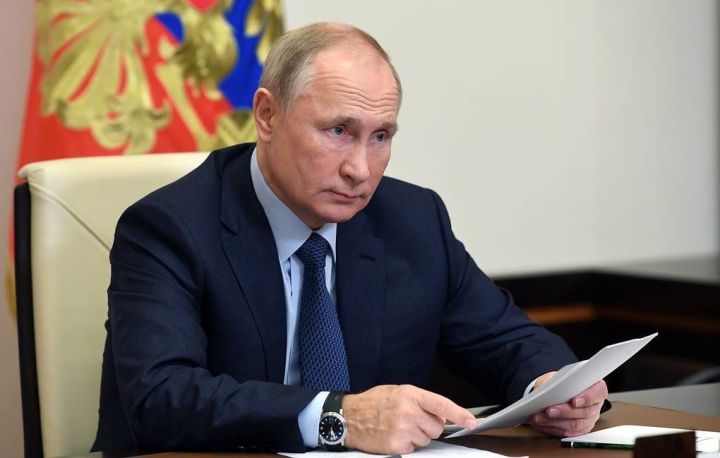 Путин сделал прививку от ковид нетрадиционным путем