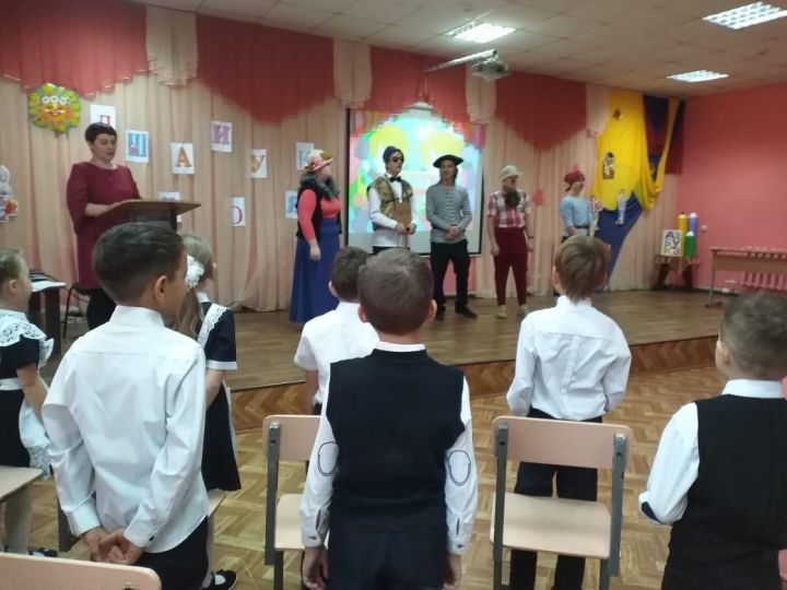В гимназии №1 состоялся праздник "Посвящение в первоклассники"
