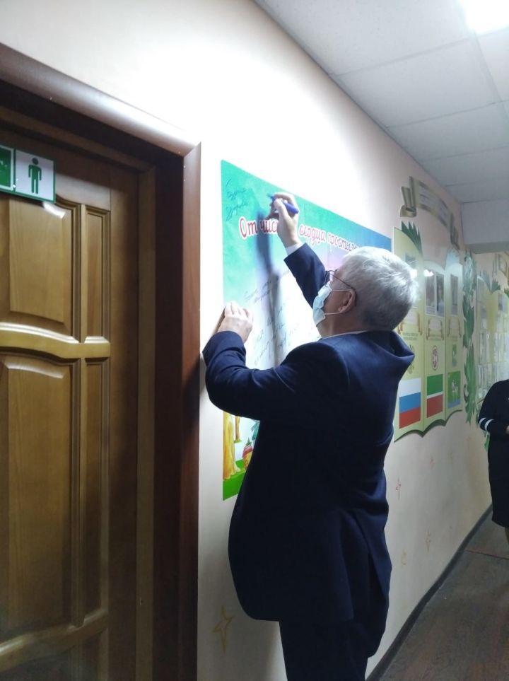 Депутат Госсовета РТ побывал в детском приюте "Ласка"