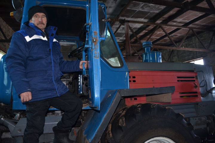 Президент Татарстана наградил механизатора хозяйства «Сарсак-Омга»