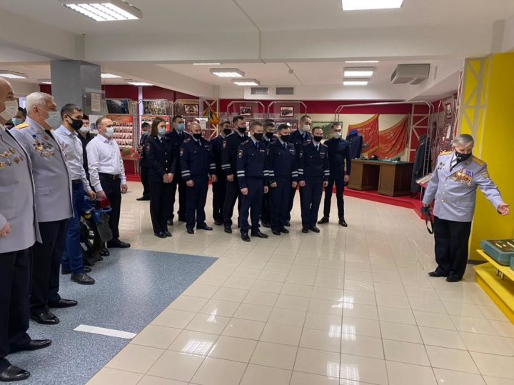 В Татарстане ветераны Госавтоинспекции проводят встречи с молодыми сотрудниками