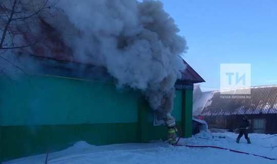 В Агрызском районе на пожаре из огня спасся 81-летний житель села