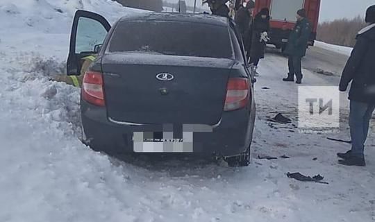 В Татарстане при столкновении легковушек пострадали три человека