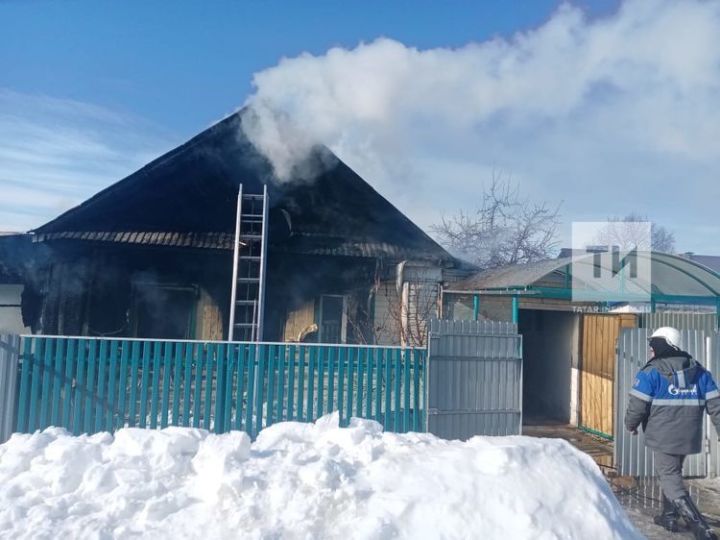 В Татарстане женщина погибла на пожаре в частном доме