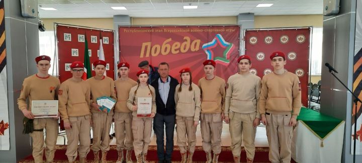 Юнармейцы школы №2 приняли участие во Всероссийской военно-спортивной игре "Победа-2021"