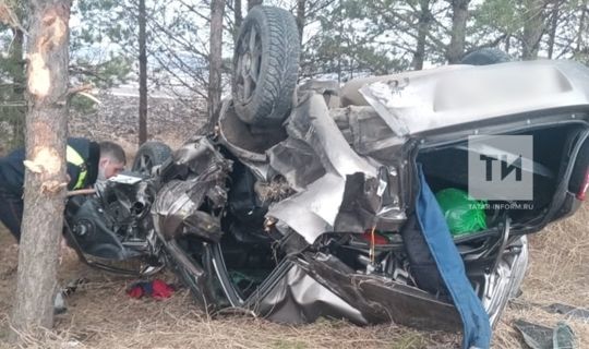 ДТП в Татарстане: авто превратилось в груду металлолома, четверо пострадали