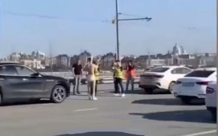 Полуголого водителя в центре Казани оштрафовали на 12 800 рублей