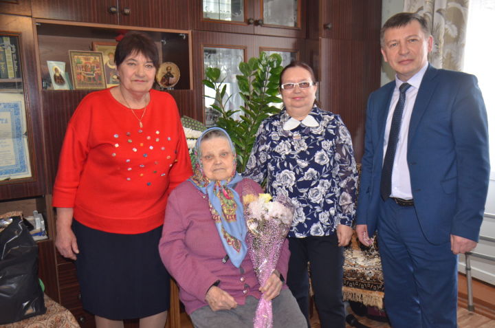 90-летняя труженица тыла Нина Мерзлякова: "Когда я поступила учиться, мама продала козу и купила мне пальто"