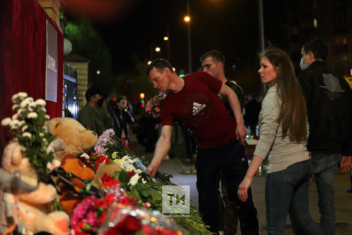 Сегодня состоятся похороны погибших при нападении на школу в Казани