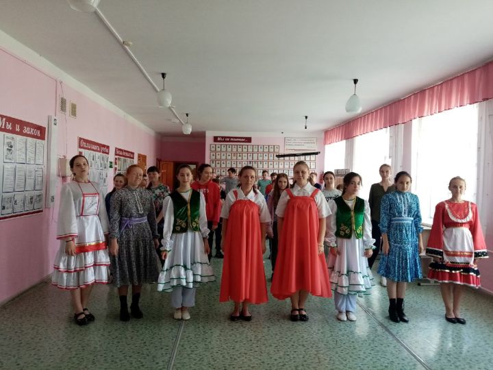 Сарсак-Омгинский лицей участвует в танцевальном флешмобе