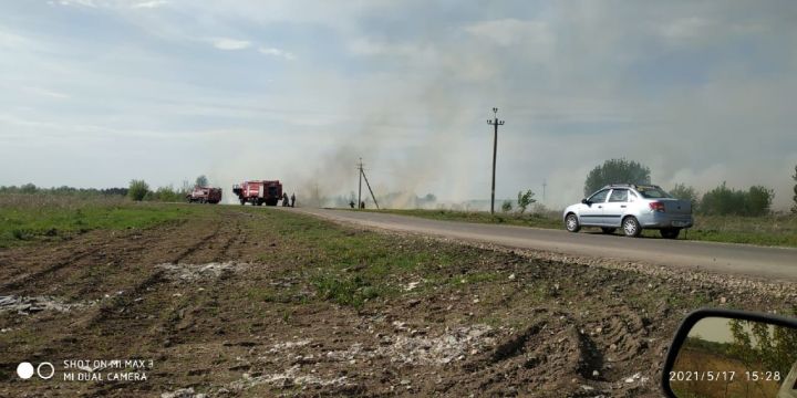 Пожарные Агрыза боролись с огнем в течение часа