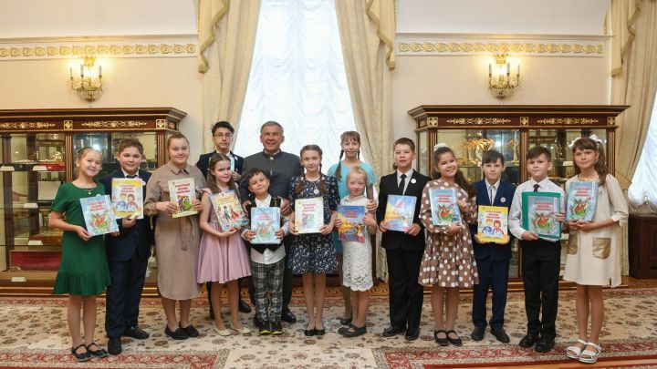 Рустам Минниханов встретился с победителями проекта «Культурный дневник школьника»