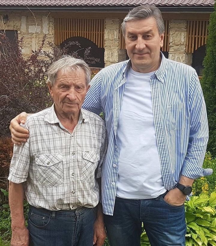 Уроженец Агрыза, депутат Айрат Фаррахов опубликовал фото с отцом