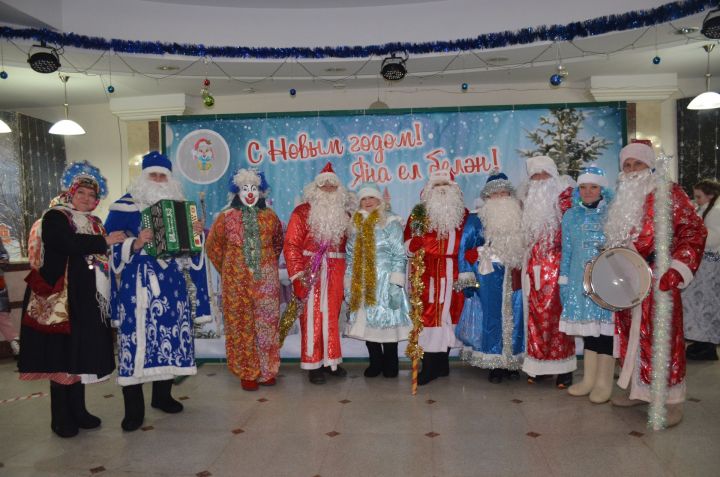 В Агрызском районе прошел традиционный парад Дедов Морозов