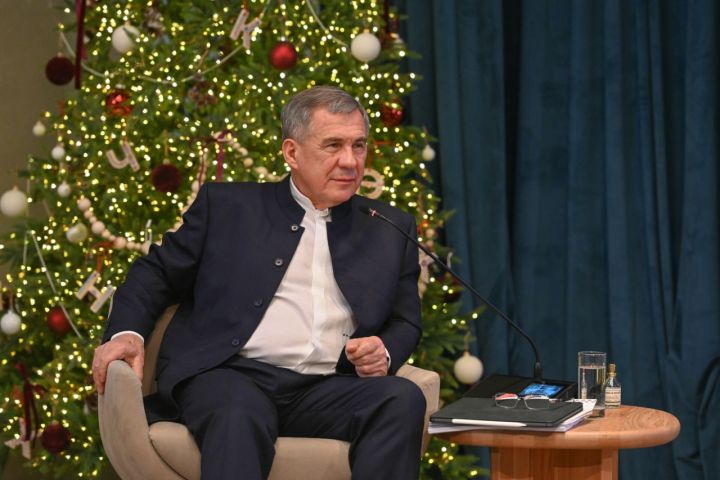 Президент Республики Татарстан Рустам Минниханов поздравил татарстанцев с наступающим Новым годом