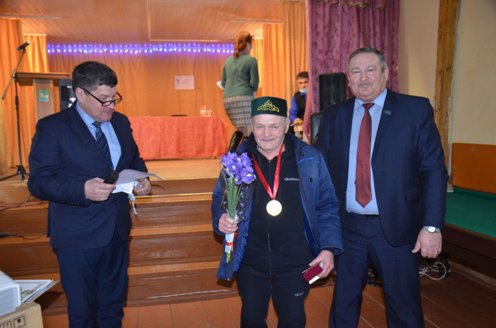 Фаязу Назметдинову присвоено звание Почетный гражданин района