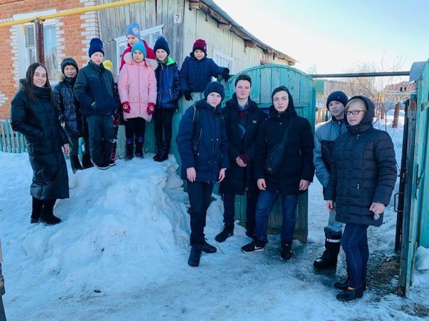 Жители оказали помощь многодетной семье переселенцев из ДНР