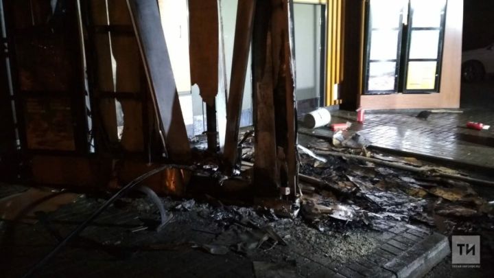 На ночном пожаре в Казани эвакуировали людей