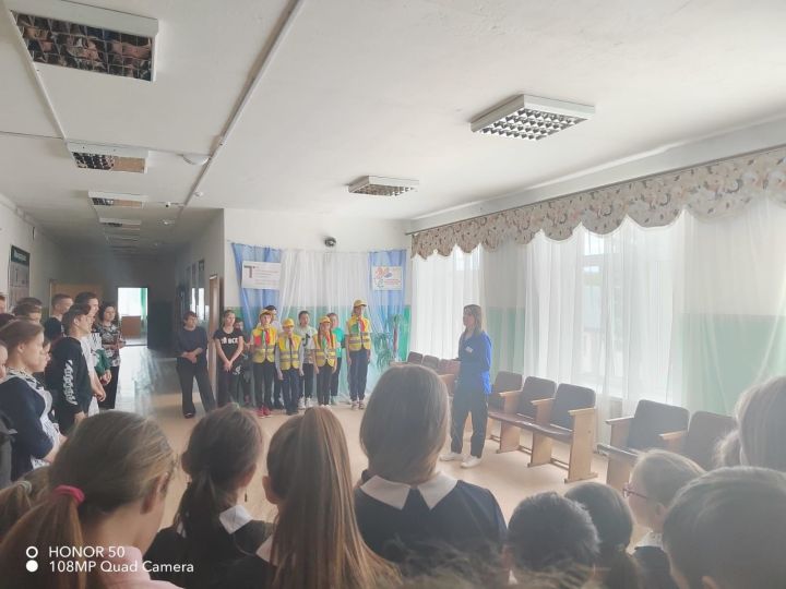 Учащиеся Иж-Бобьинской школы вспомнили правила дорожного движения