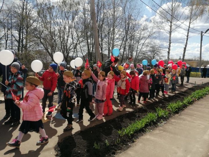 Самые маленькие жители Агрыза поздравили с Днем Победы