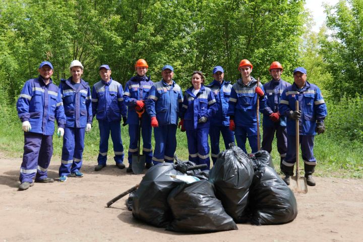 Работники Казанского районного нефтепроводного управления (РНУ) АО «Транснефть – Прикамье» вышли на организованную уборку