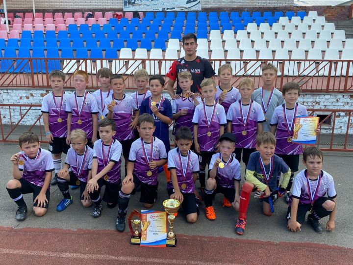 Агрызский "Локомотив" занял первое место в турнире по мини-футболу