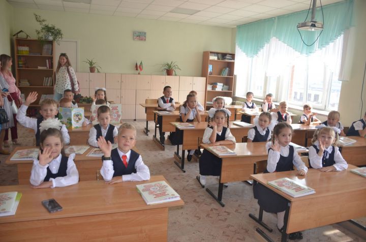 Четыре тысячи учащихся Агрызского района отметили День знаний