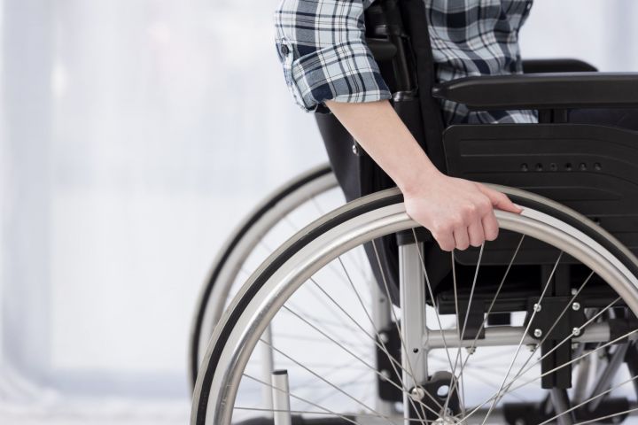 Прокуратура Нижнекамска требует обеспечить инвалида средствами реабилитации