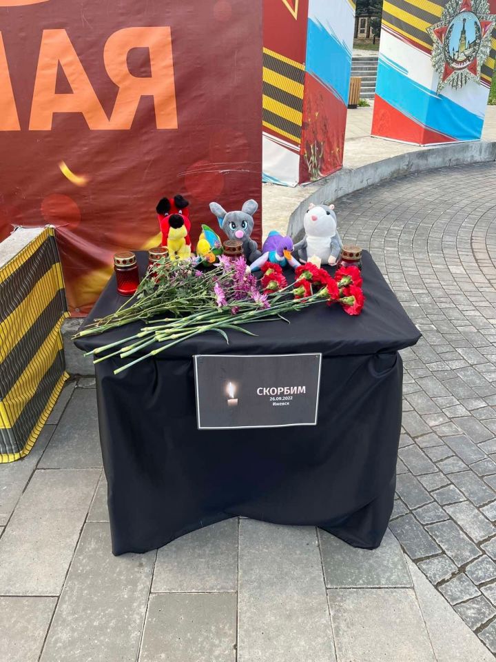 В Агрызе появился мемориал в память о погибших в школе Ижевска