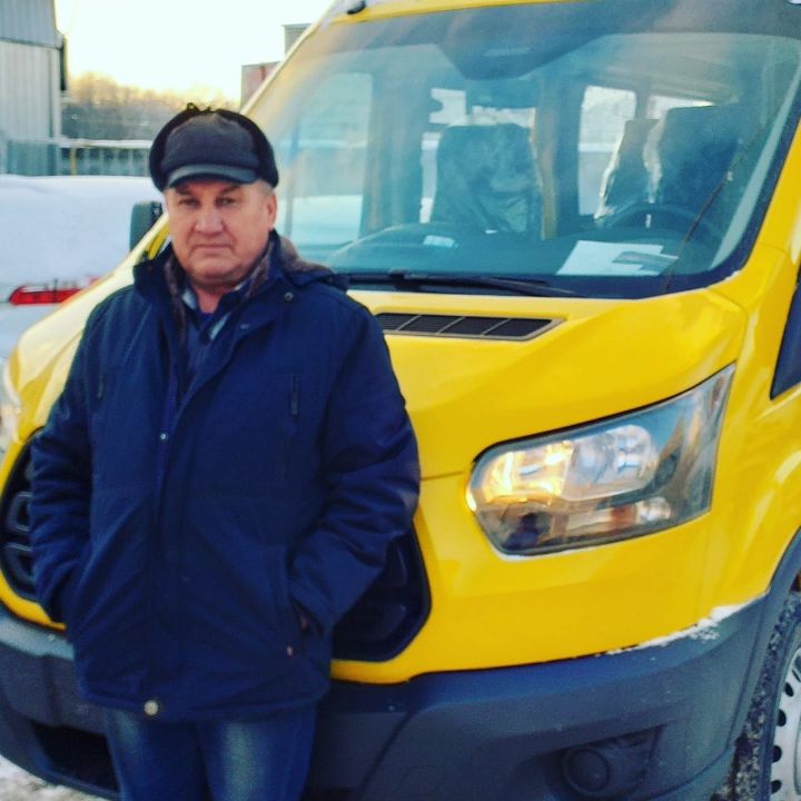 Водитель школьного автобуса в Агрызском районе передал для мобилизованных 100кг мёда