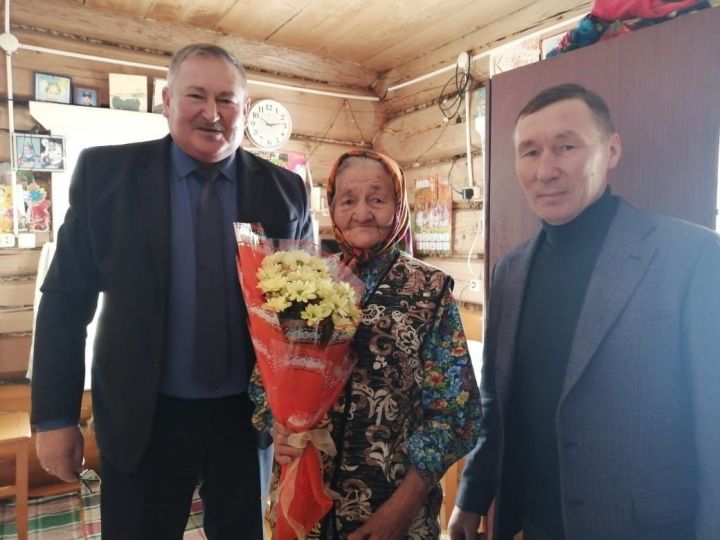 Ильфат Ямалиев приехал поздравить Ольгу Исанаеву с 90-летием