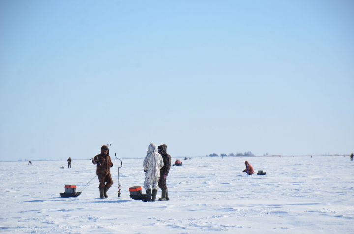 13 рыбаков откололись на льдине
