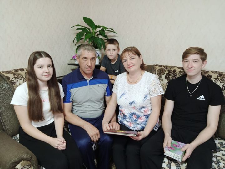 Ильфат Газизов из Агрызского района в 10 лет уже умел водить трактор